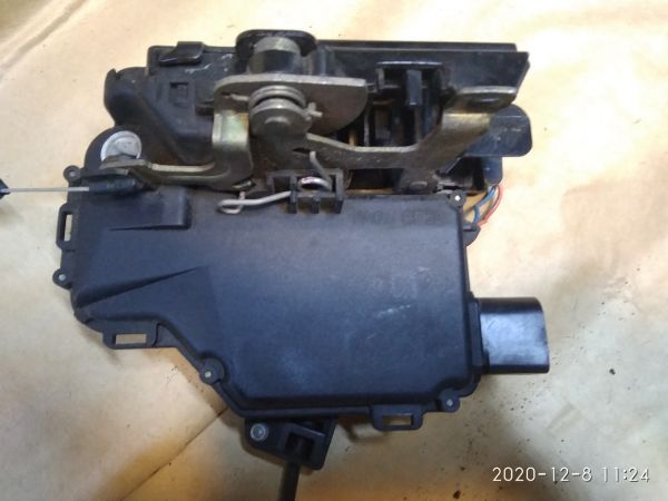 Замок двери электро передний левый Volkswagen Bora, Фольксваген Бора 1998 – 2005 г.в.