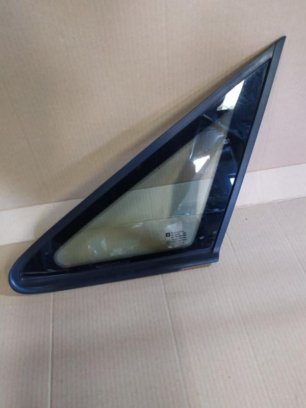 Стекло в кузов переднее левое, форточка, треугольник Opel Zafira A, 1999-2005 г.в., 90579339