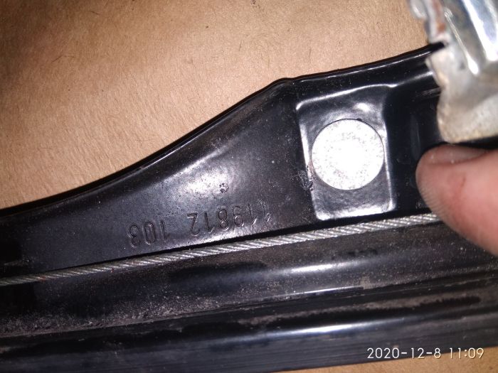 Стеклоподъёмник механический передний правый Volkswagen Bora, Фольксваген Бора 1998 – 2005 г.в.