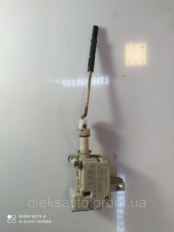 Моторчик лючка заливной горловины Volkswagen Bora, 3B0810773 B, Фольксваген Бор, Шкода октавия