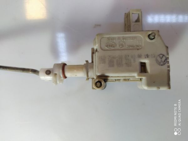 Моторчик лючка заливной горловины Volkswagen Bora, 3B0810773 B, Фольксваген Бор, Шкода октавия