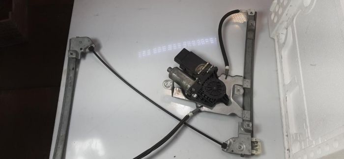 Стеклоподъёмник передний правый Skoda Octavia Tur 1996-2010 г.в., 0 130 821 730, Шкода Октавия