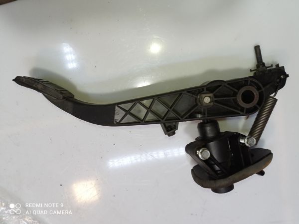 Педаль сцепления цилиндр сцепления Ford Ka, 98KB7520AB Форд Ка 2003 г.в.