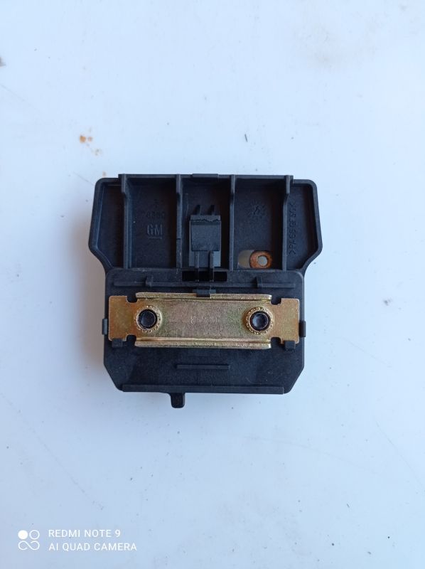 Замок фиксатор заднего сиденья Opel Zafira А, 24420229 D, Опель Зафира А