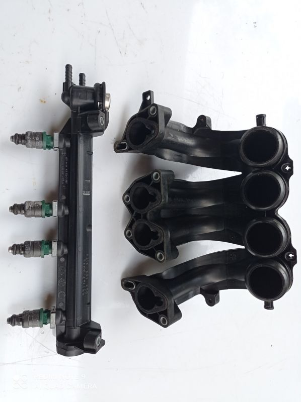 Распределитель топлива топливная рампа Volkswagen Bora 1.6, 06A133317A VAG