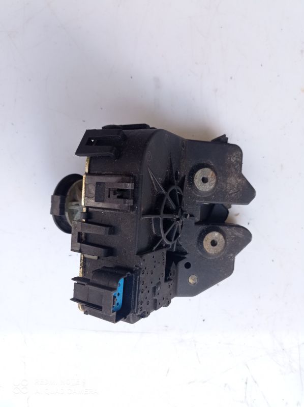 Замок крышки багажника задней ляды  Ford Focus 1 (Форд Фокус 1) YS4A43102AD