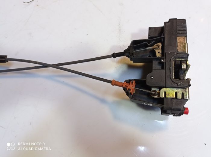 Замок двери правый задний Opel Zafira А, 90561158