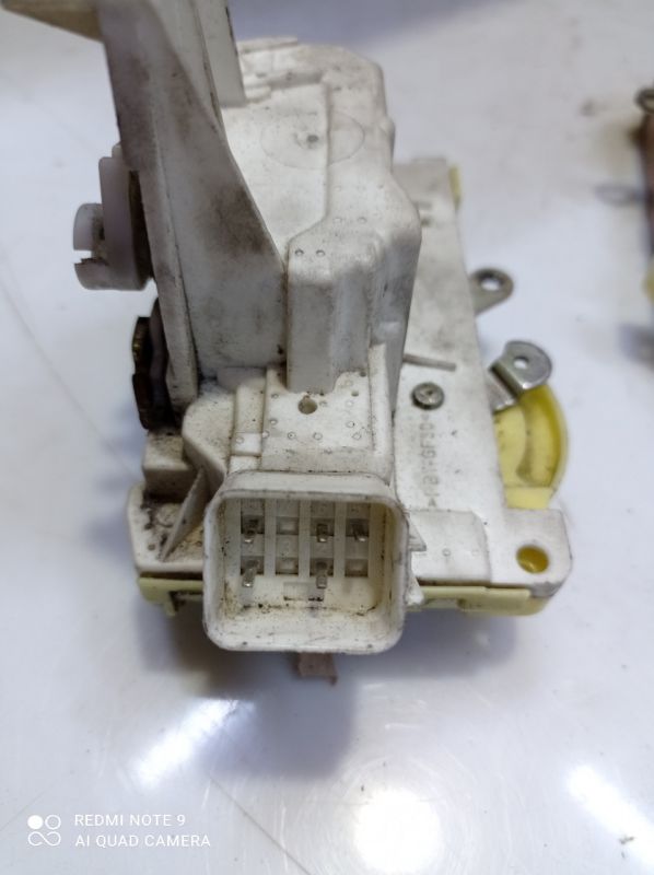 Замок двери задней правой Ford Focus 1 1998 – 2007 г.в., XS41A26412BG 2pin