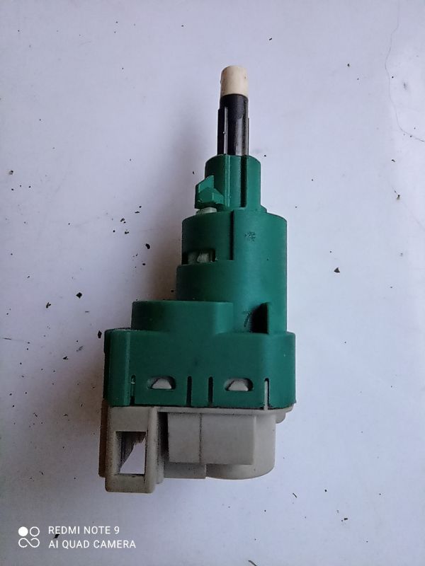 Датчик включения стоп-сигнала VAG Volkswagen Bora, Фольксваген Бора, 1998 - 2005г.в, 1.6л. бензин, 7L6945511