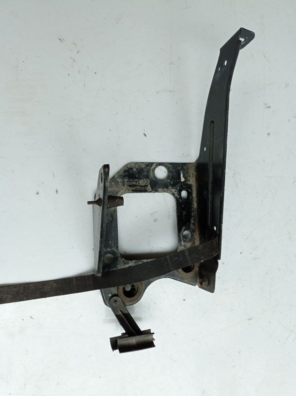 Крепление, подставка аккумулятора Ford Focus 1 1.6 бензин, 1998 – 2007г.в., XS41-6K034-AG
