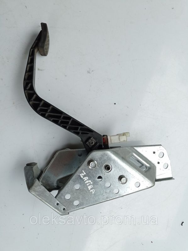 Педаль сцепления Opel Zafira A, 1999 - 2005  Опель Зафира А, 90581106