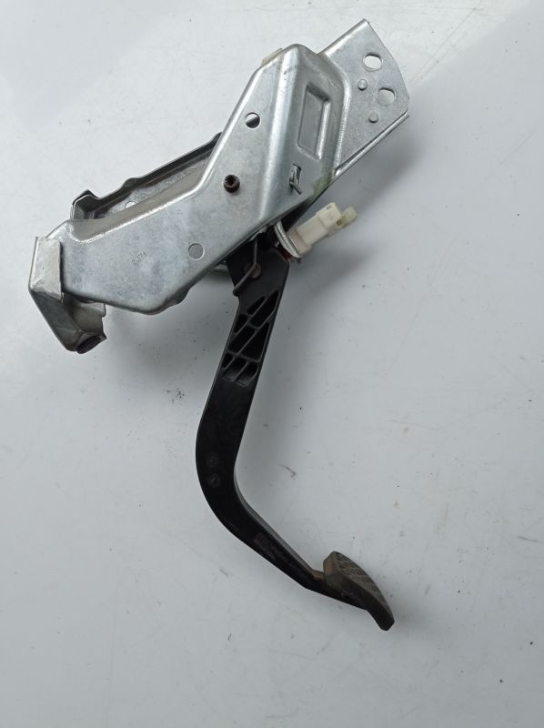 Педаль сцепления Opel Zafira A, 1999 - 2005  Опель Зафира А, 90581106