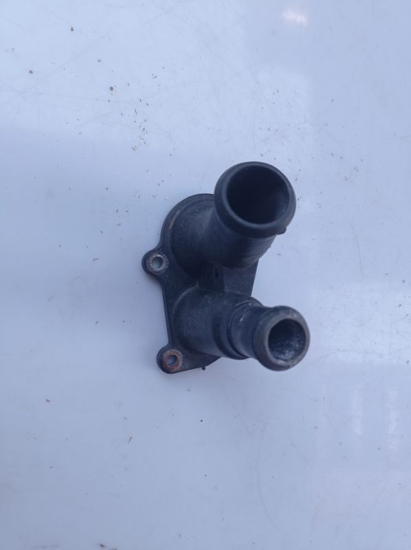 Крышка термостата Ford Focus 1, Форд Фокус 1, 1998-2004 г.в., 98mm9k478da