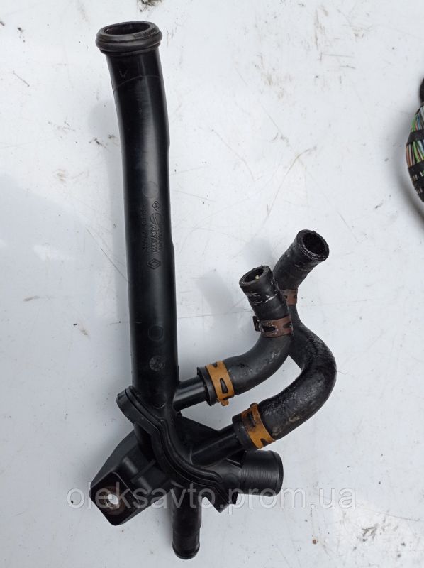 Патрубок водяного насоса Renault Clio 2, Рено Клио 2, 8200089768