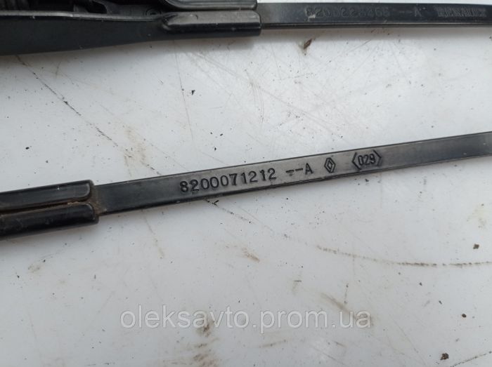 Щеткодержатель правый Renault Clio 2, Рено Клио 2, 8200071212