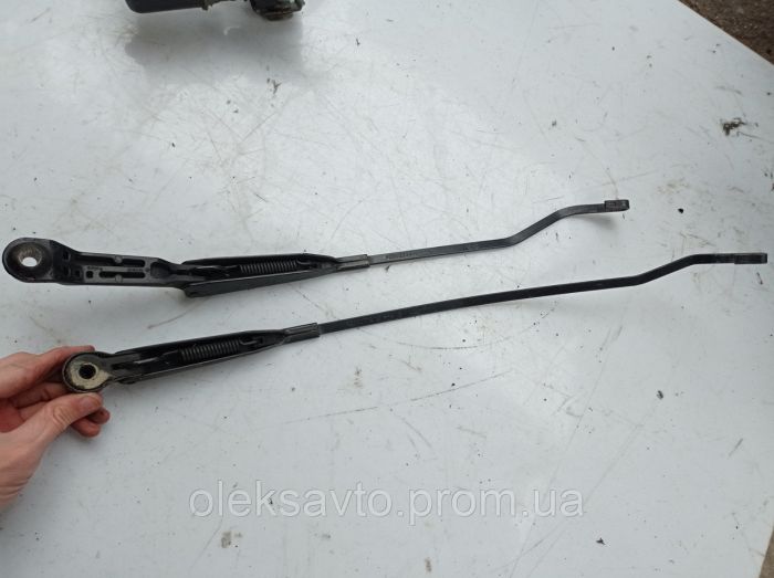 Щеткодержатель правый Renault Clio 2, Рено Клио 2, 8200071212