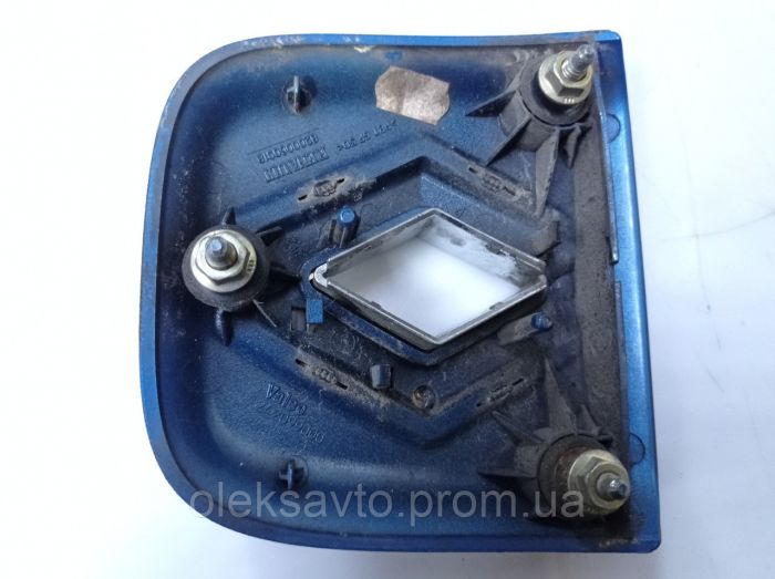 Накладка кнопки відкриття кришки багажника Renault Clio 2, Рено Кліо 2, 8200060918