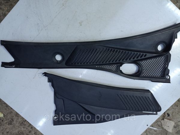 Пластик под лобовое стекло, жабо Renault Clio 2, Рено Клио 2, 7700410608