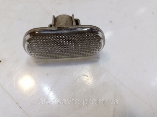 Повторитель поворота белый Renault Clio 2, Рено Клио 2, 8200257684