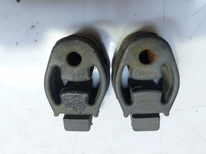 Подушка крепления глушителя Ford Ка, Форд Ка 1996 - 2008г.в., 1.3 бензин, 98AB5A262EA