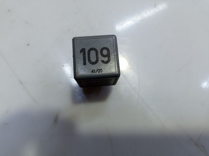 Реле электробензонасоса № 109 Volkswagen Lupo, Фольксваген Лупо 1.0 бензин, 1J0906381A