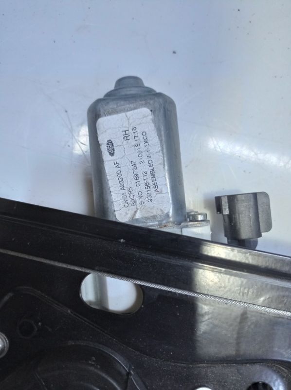 Склопідйомник передній правий Ford Focus 3, Форд Фокус, CM51A23200AF