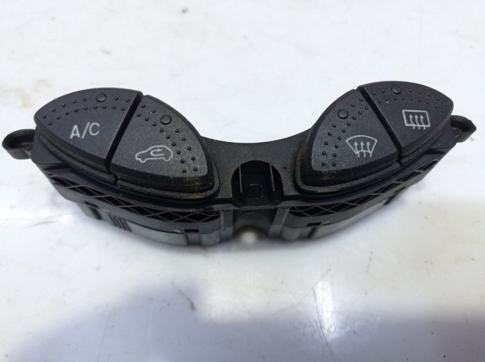 Блок кнопок в торпедо управления кондиционером Ford Focus 1, Форд Фокус, 98AG19A945CH
