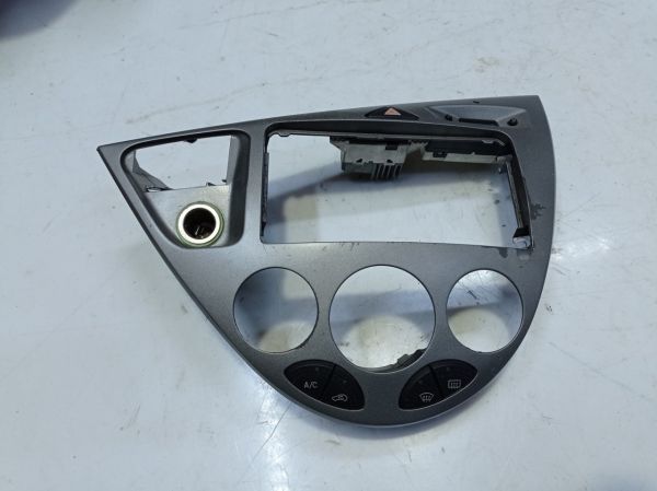Центральная накладка консоли Ford Focus 1, Форд Фокус, 98ABA046A04AE