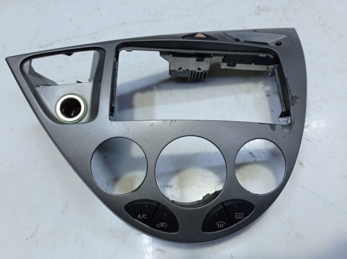 Центральная накладка консоли Ford Focus 1, Форд Фокус, 98ABA046A04AE