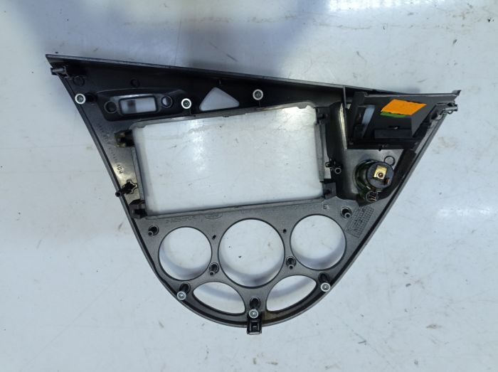 Центральная накладка консоли Ford Focus 1, Форд Фокус, 98ABA046A04AE