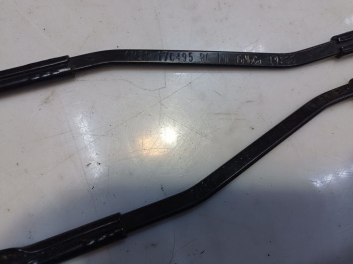 Щеткодержатель, поводок дворника передний правый Ford Focus 3, Форд Фокус, CM5117B589BB