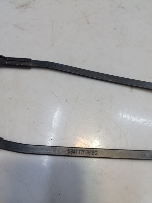 Щеткодержатель, поводок дворника правый (универсал) Ford Focus 1, Форд Фокус, XS4117526BC