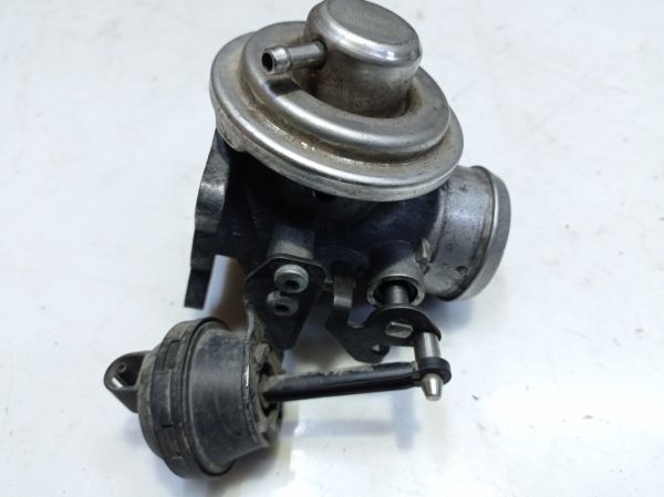Клапан EGR рециркуляции газов 1.4 диз VW Volkswagen Lupo, 038129637