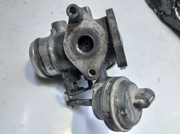 Клапан EGR рециркуляции газов 1.4 диз VW Volkswagen Lupo, 038129637