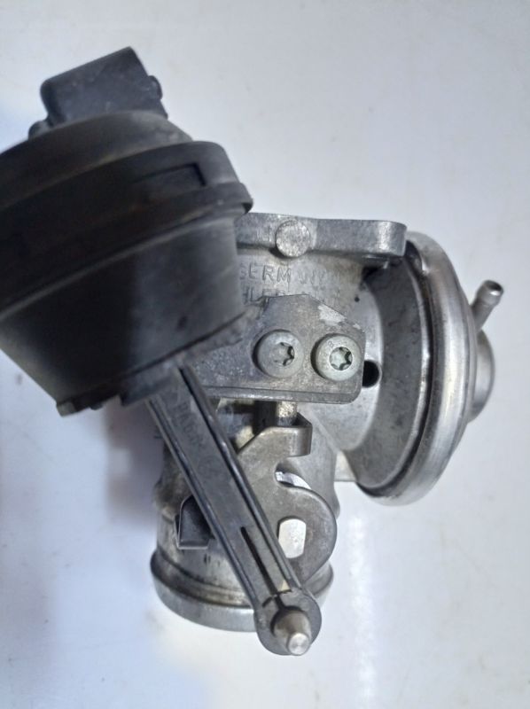 Клапан EGR рециркуляции газов 1.4 диз VW Volkswagen Lupo, 038129637