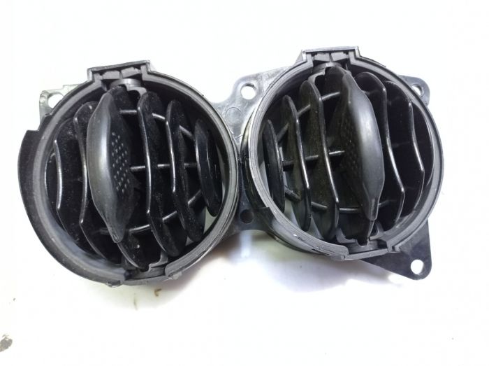 Дефлектор печки центральный Ford Ka, Форд Ка, 97KWA014L21BF