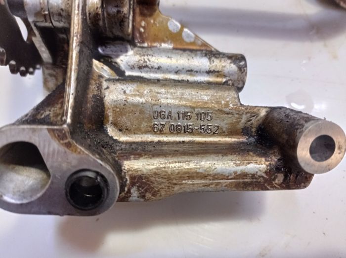 Насос масляний Volkswagen Bora, 1.6 AKL, Фольксваген Бора, 06A115105