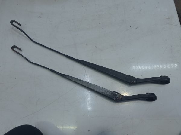 Поводок дворника, щеткодержатель левый/ правый Nissan Micra K12, Нисан Микра К12, 80008647
