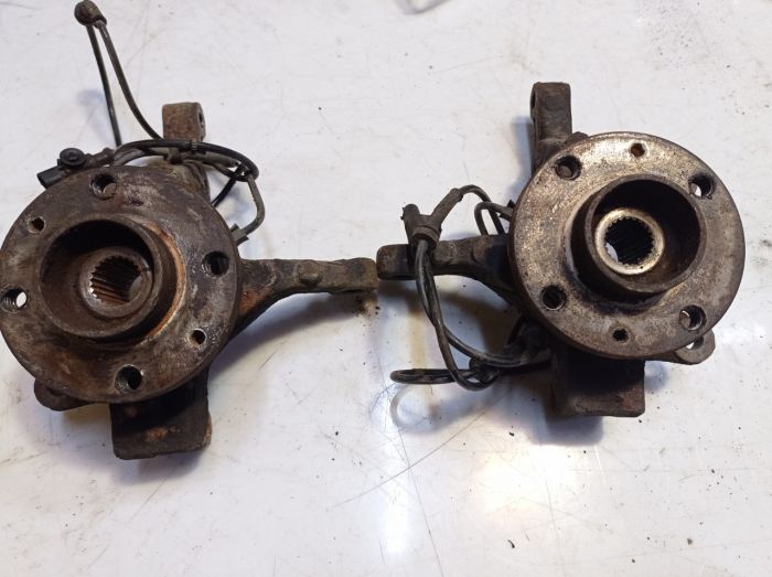 Поворотный кулак левый Nissan Micra K12, Нисан Микра К12