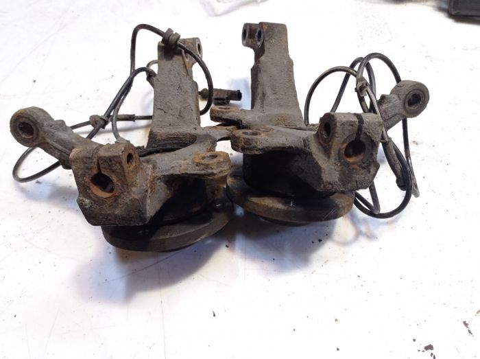 Поворотный кулак левый Nissan Micra K12, Нисан Микра К12