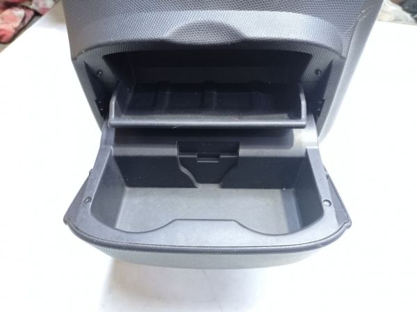 Держатель на чашки, бардачок Nissan Micra K12, Нисан Микра К12, 68930AX700