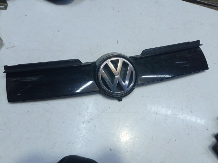 Решётка радиатора Volkswagen Lupo 3L, 6E0853651