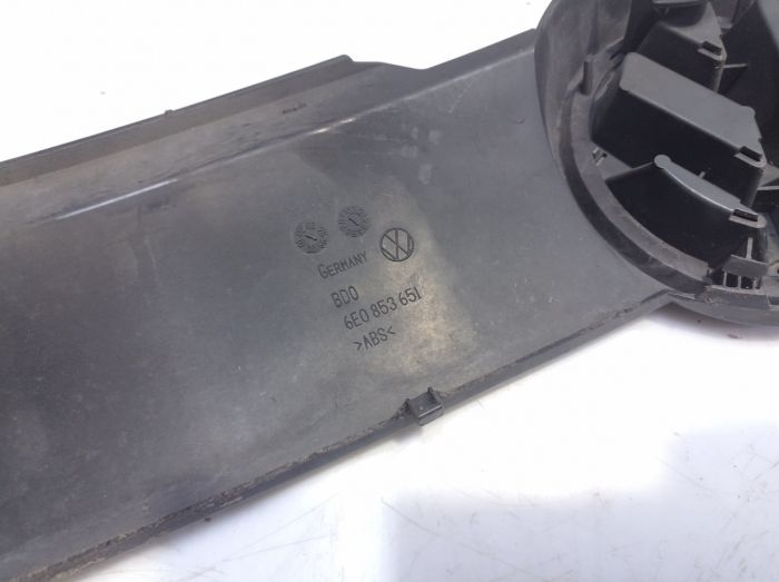 Решётка радиатора Volkswagen Lupo 3L, 6E0853651