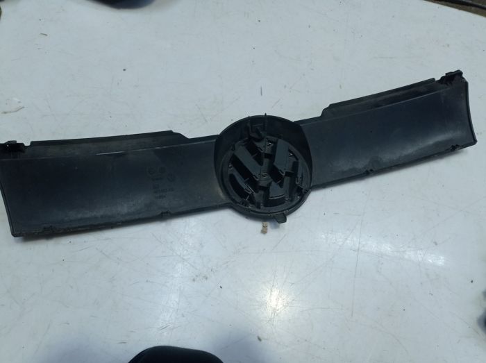 Решётка радиатора Volkswagen Lupo 3L, 6E0853651