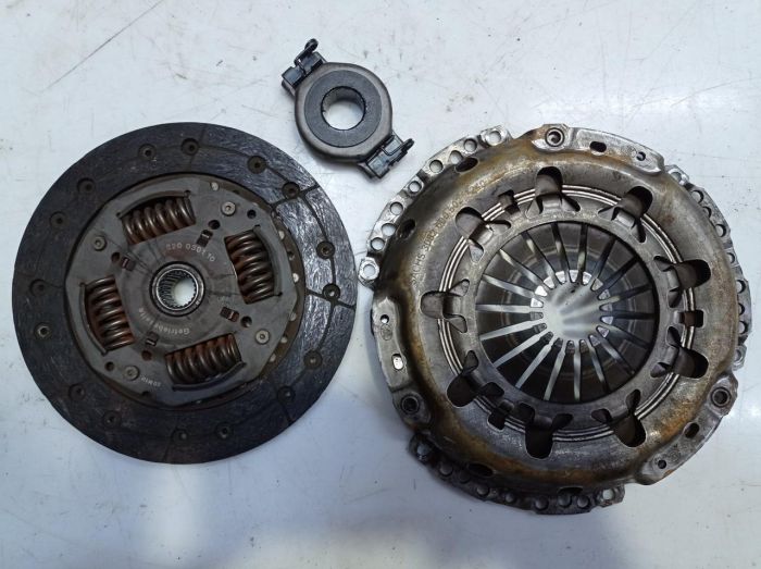 Комплект сцепления (корзина, диск, подшипник) Volkswagen Lupo 3L, 3082600502, 320030110