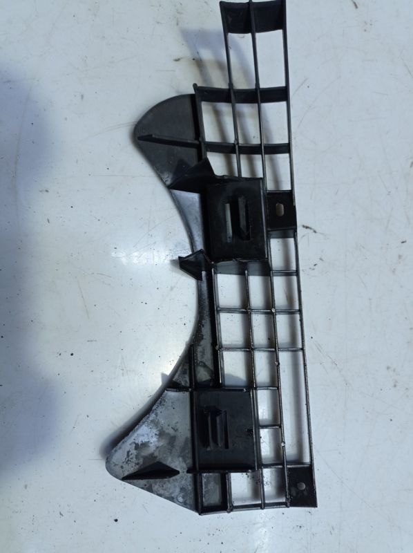 Кронштейн переднего бампера правый Volkswagen Lupo, 6E0807724