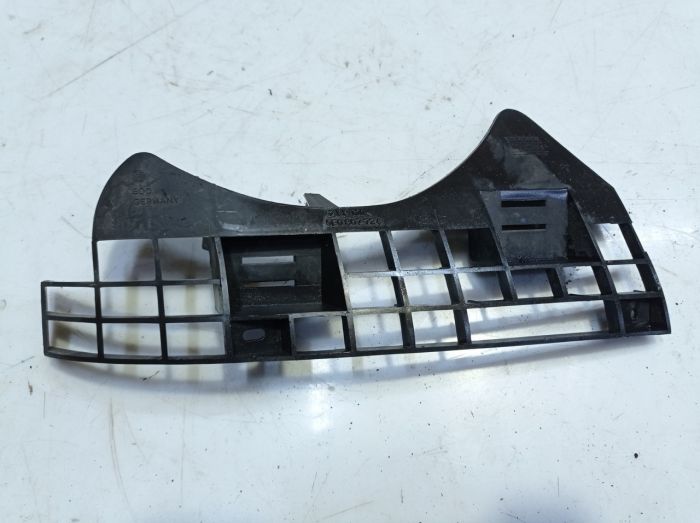 Кронштейн переднего бампера правый Volkswagen Lupo, 6E0807724