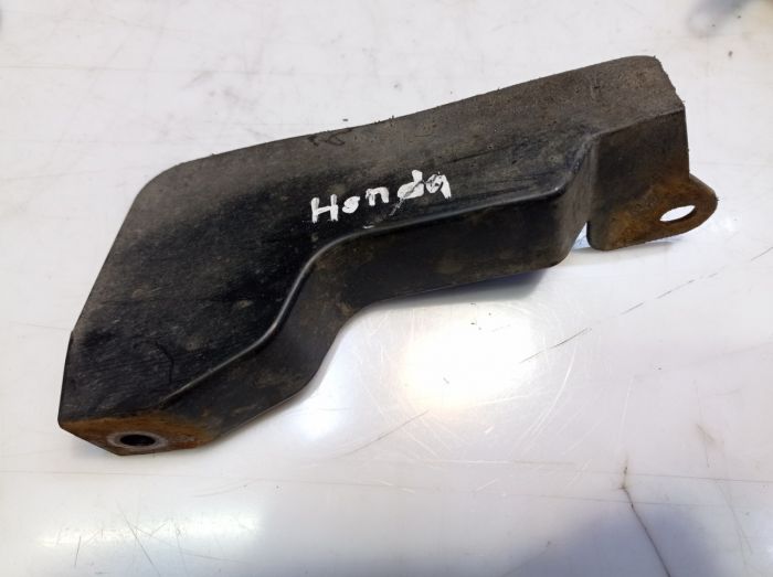 Кронштейн переднього бризковика правий Honda Accord 7, 74561SED0000