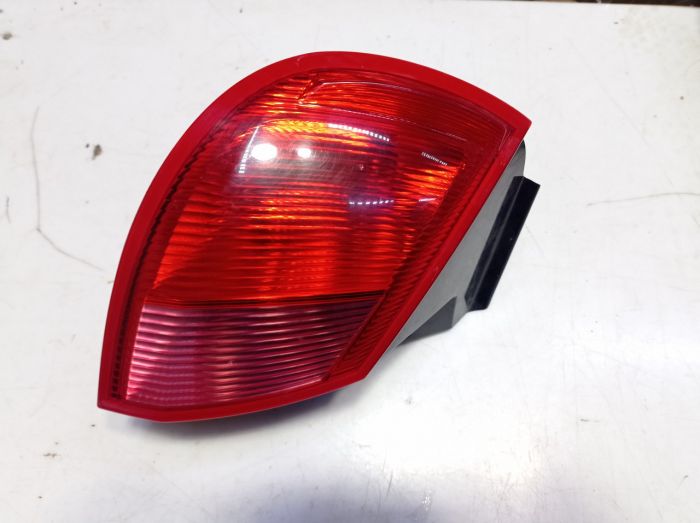 Фонарь задний левый наружный Mitsubishi Colt 6 (Z30) 3d , Митсубиси Кольт, MR957365