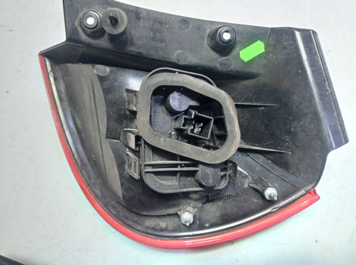 Фонарь задний левый наружный Mitsubishi Colt 6 (Z30) 3d , Митсубиси Кольт, MR957365